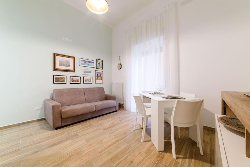 Stazione Treni - Wi-Fi & Netflix Cozy Space Lägenhet Salerno Exteriör bild