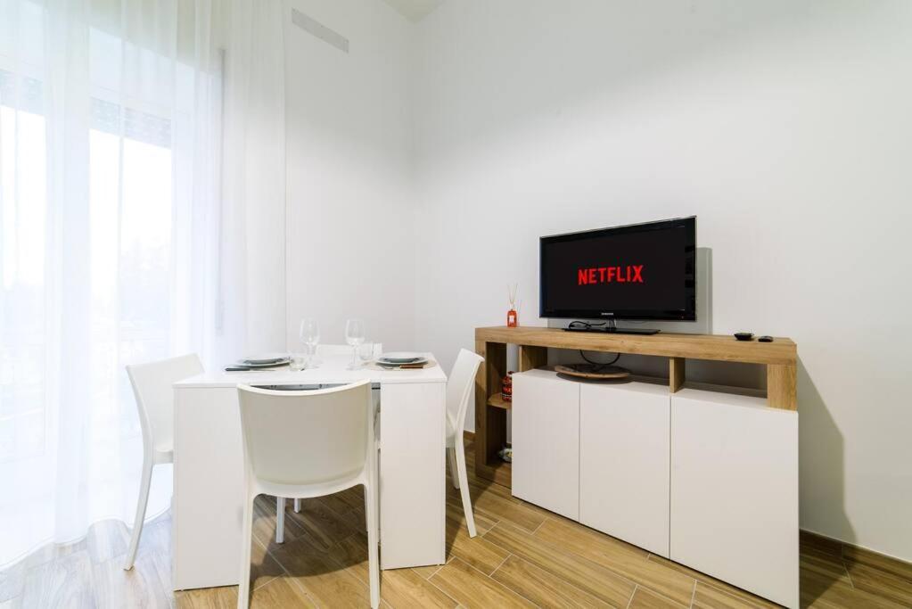 Stazione Treni - Wi-Fi & Netflix Cozy Space Lägenhet Salerno Exteriör bild